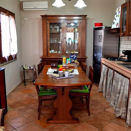 Mi Casa Es Tu Casa 79 * Portoscuso
